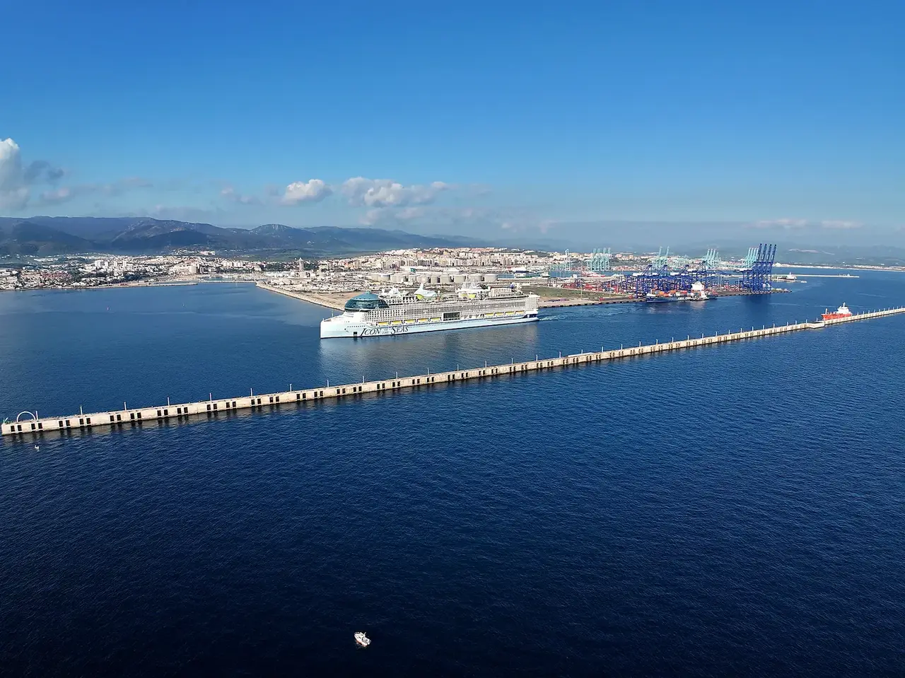 Vista aérea de la bahía de Algeciras tomada por DroneCádiz