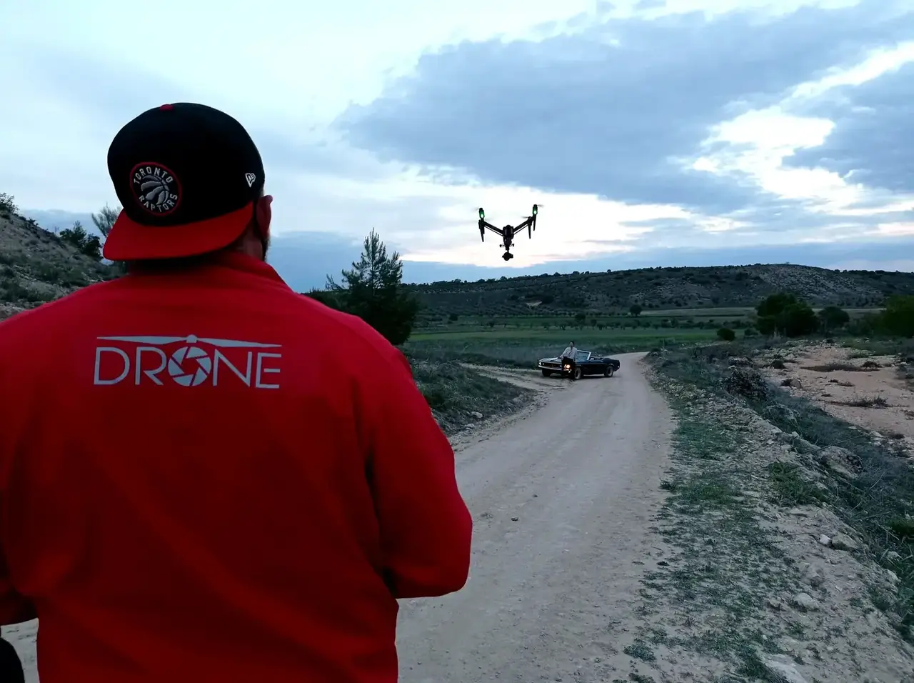 Piloto de dron en un rodaje audiovisual