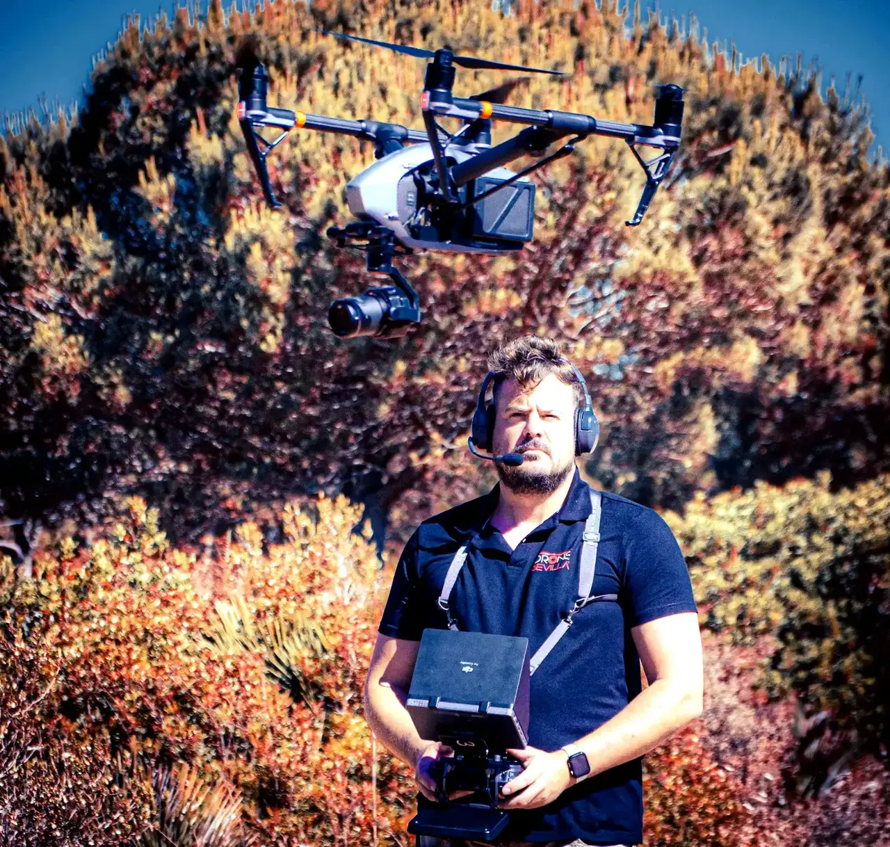Retrato de piloto de dron con DJI Inspire 2